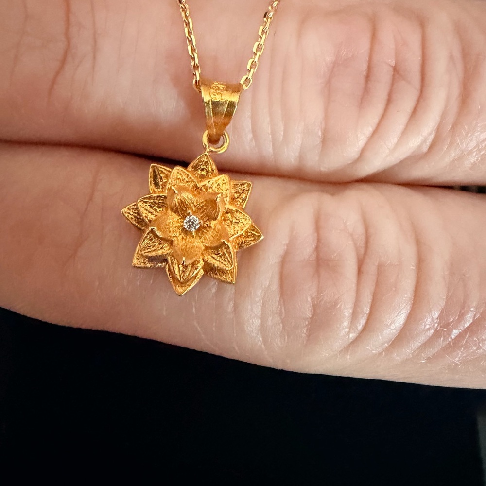 Gold flower pendant necklace, handmade in Turkey